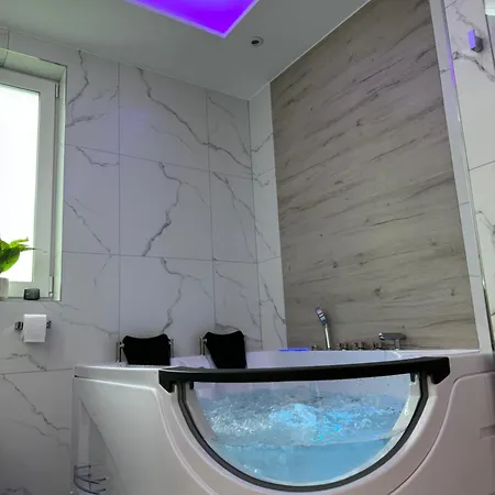 Z Wanna Z Hydromasazem * Ustroń